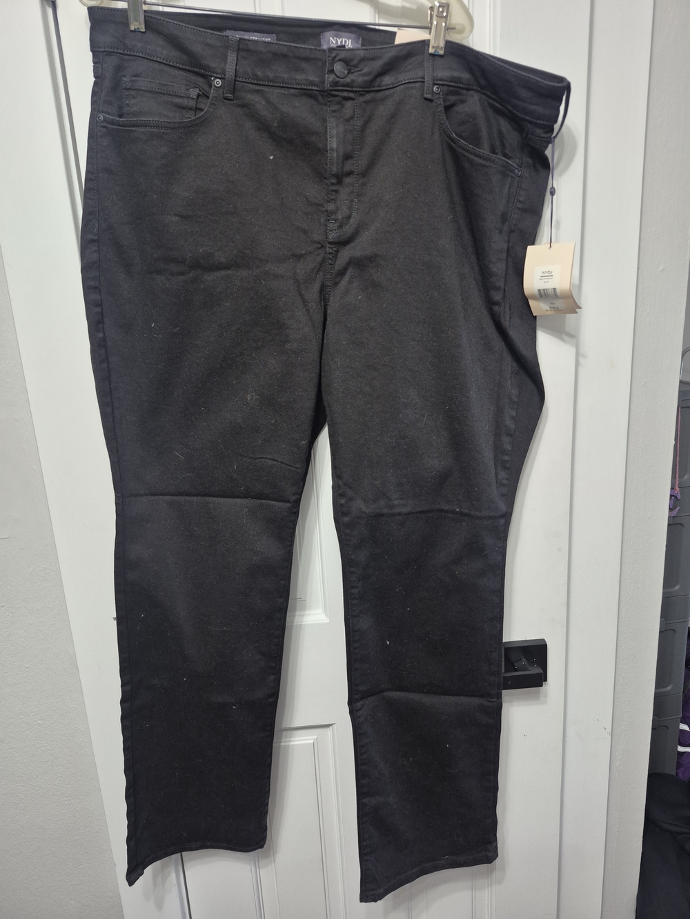 NWT NYDJ Women's Straight Leg Jeans in Black